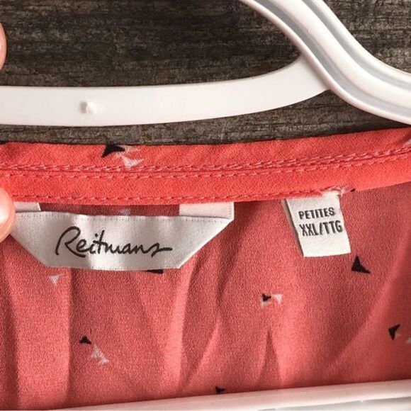 Reitmans Plus Size XXL Petite Coral Arrow Print Zipper Neck Blouse - Picture 4 of 5